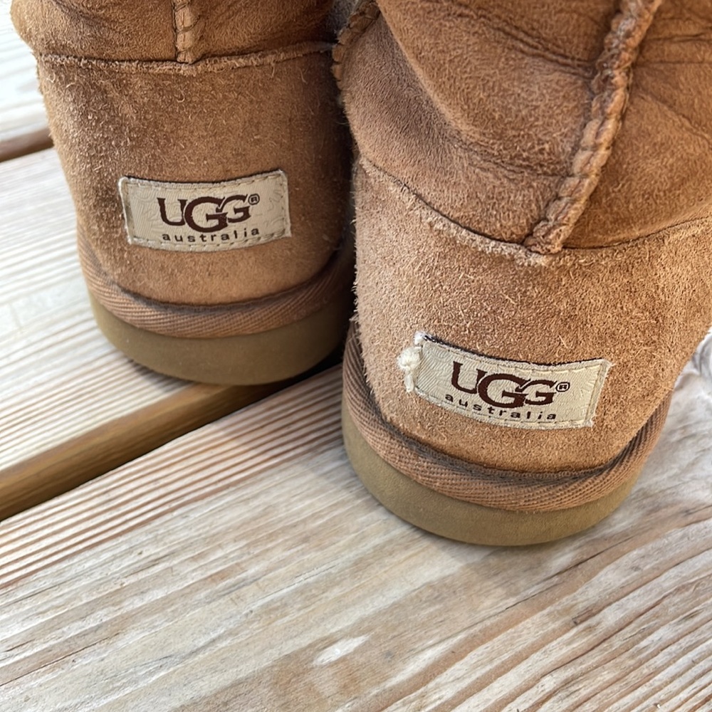 Ugg Bailey Button Triplet Ii Boot Size 5 - image 6